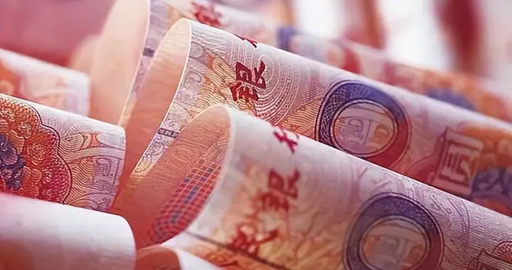 美国“打击伊朗、警告中国”？千万桶油漂海上，倒逼人民币结算