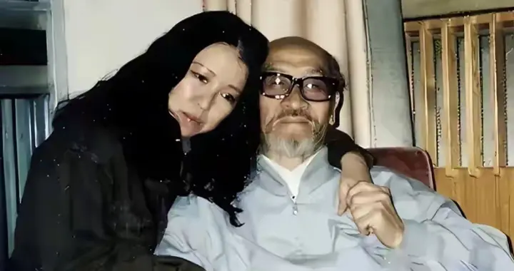 三毛与王洛宾在一起时的合影，这是三毛的真实容颜