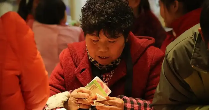 退休后你会选择攒钱还是享受生活