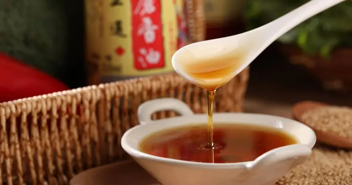 香油再次被关注！医生发现：胃病患者常吃香油，或出现6种变化