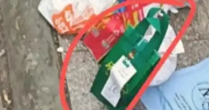 女生偷吃外卖竟吃出"翔"，报警后反被追责，网友：这叫现世报