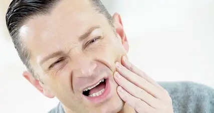 牙齿发炎牙痛别只靠甲硝唑！4种口腔科常用抗生素，对症用更有效