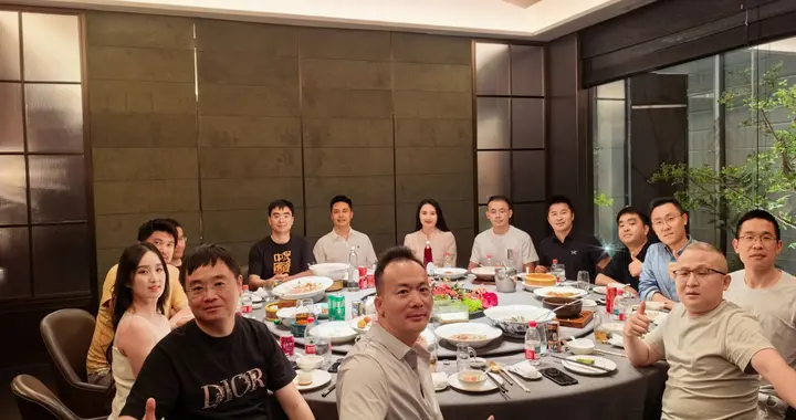 为什么现在是拥抱泡沫的最好时机？| 东哥饭局第129期