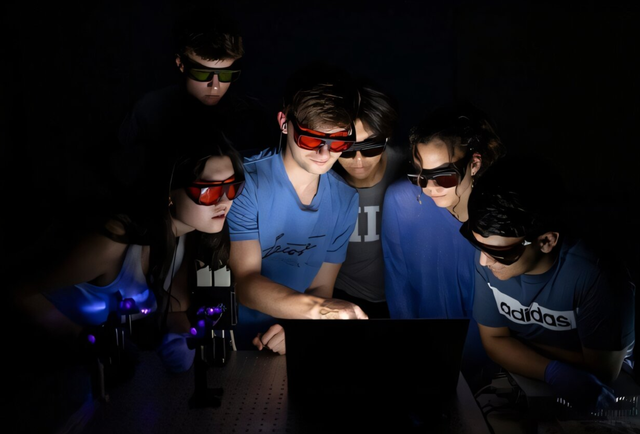 量子技术新突破：学生攻克量子计算难题，实验性量子技术更近一步