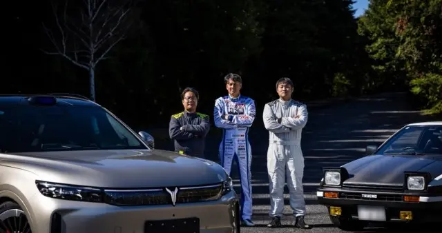 再现头文字D名场面！漂移教父谷口信辉驾驶岚图FREE+刷新秋