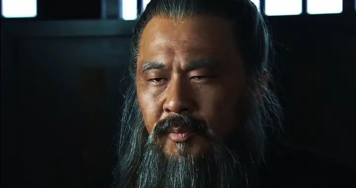 曹操杀华佗绝非多疑！正史真相颠覆认知，藏着最残酷的权力规则