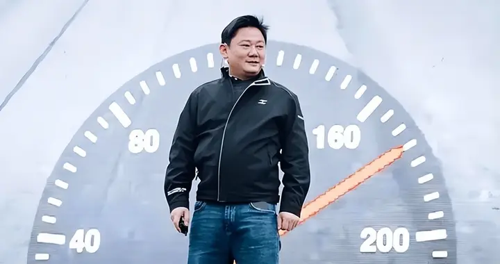 重庆对张雪机车的支持，不是给200亩地，而是为它打造了产业带