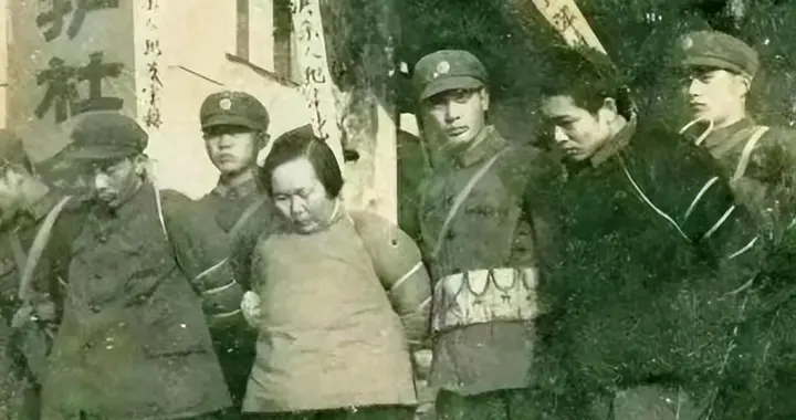 民国行刑现场真实照片：行刑现场的死亡凝视与时代真相