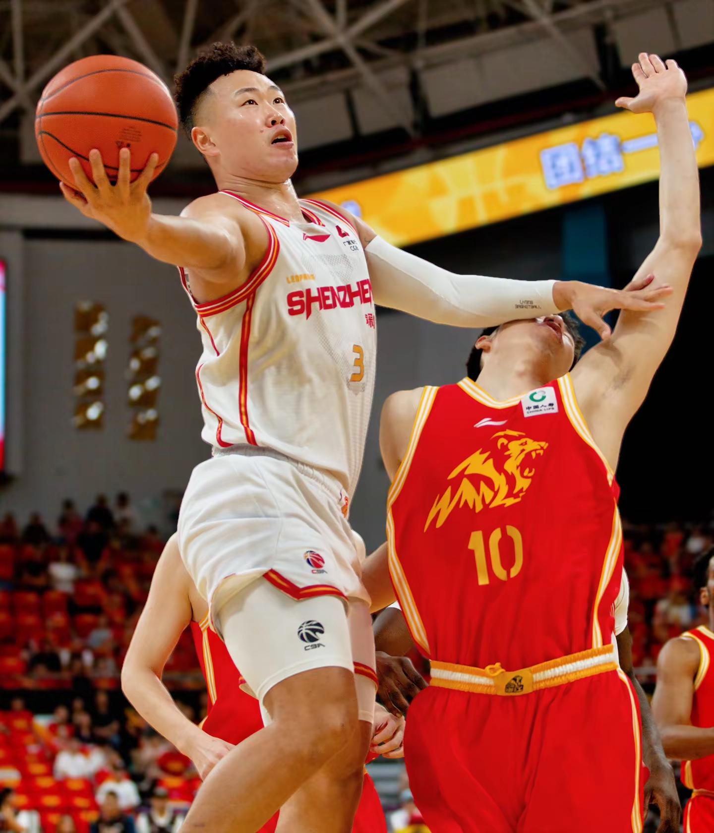 深圳马可波罗贺希宁。常规赛MVP，拍摄于2025-2026赛季CBA联...