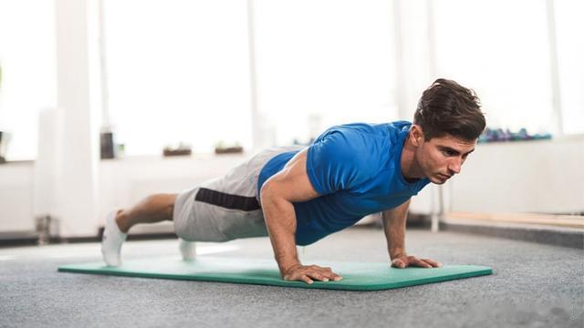 每天做50个俯卧撑能瘦肚子吗?