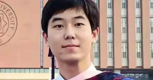 25岁南开大学研究生李一帆确诊癌症，身高1米8长得帅，体重仅70斤