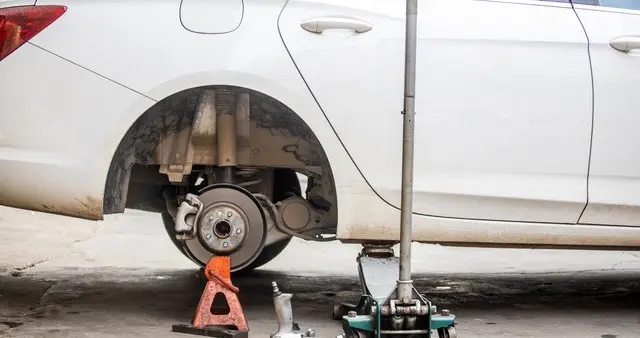 10年以上老车想继续开，这3个地方要勤检查，关系到你的出行安全