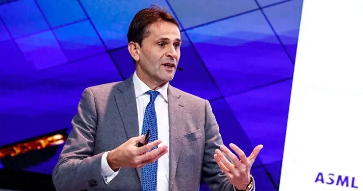 阿斯麦CEO：再不向中国提供高端光刻机，以后可能就得找中国买了