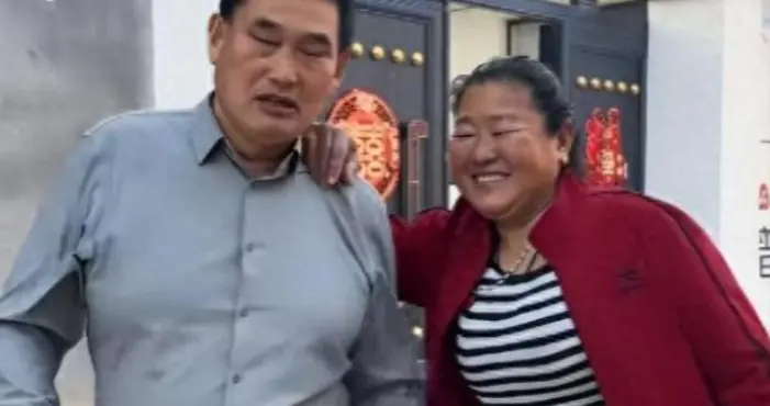 累到不想接商演，还提前俩小时到，大衣哥这股轴劲打了多少明星脸