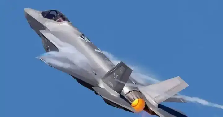 霸气！解放军战舰台岛附近驱离外机，电子干扰弹显神威