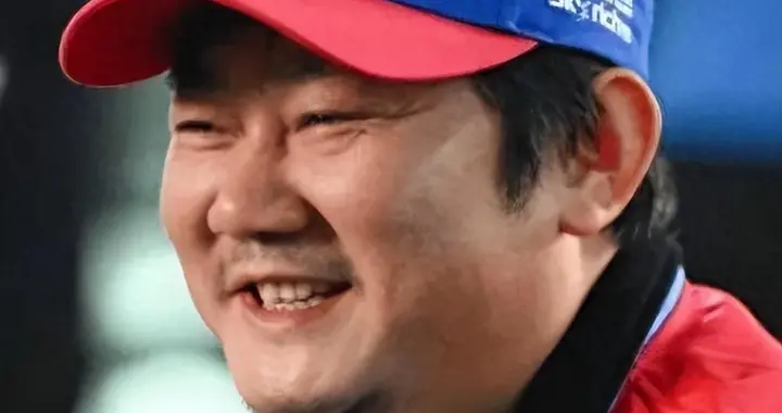 互怼升级！张雪怒怼陈光标不过户竖中指，拿你钱做慈善还私下约谈