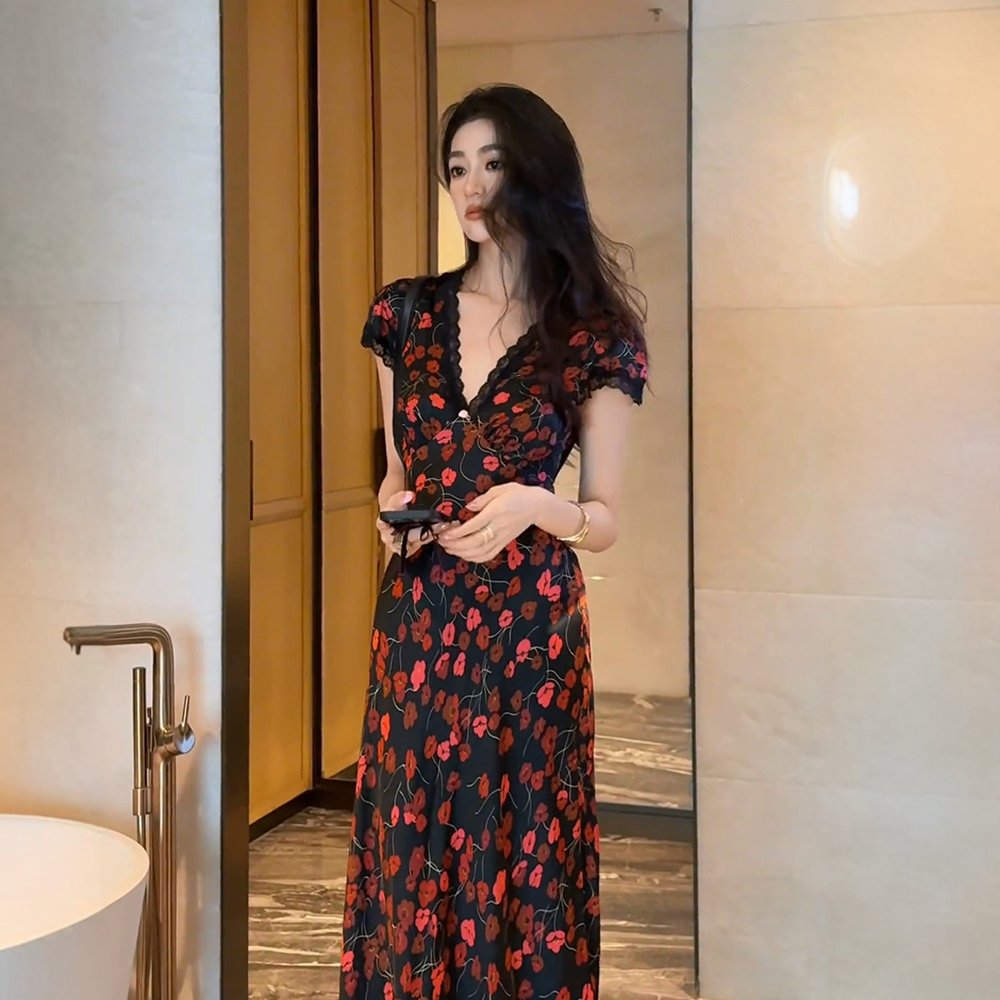气质超好看法式复古碎花连衣裙海边度假裙子