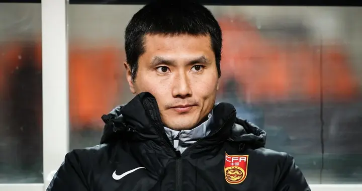 高位逼抢显真章！邵佳一圆梦国足帅印，16 个月西海岸历练够不够？