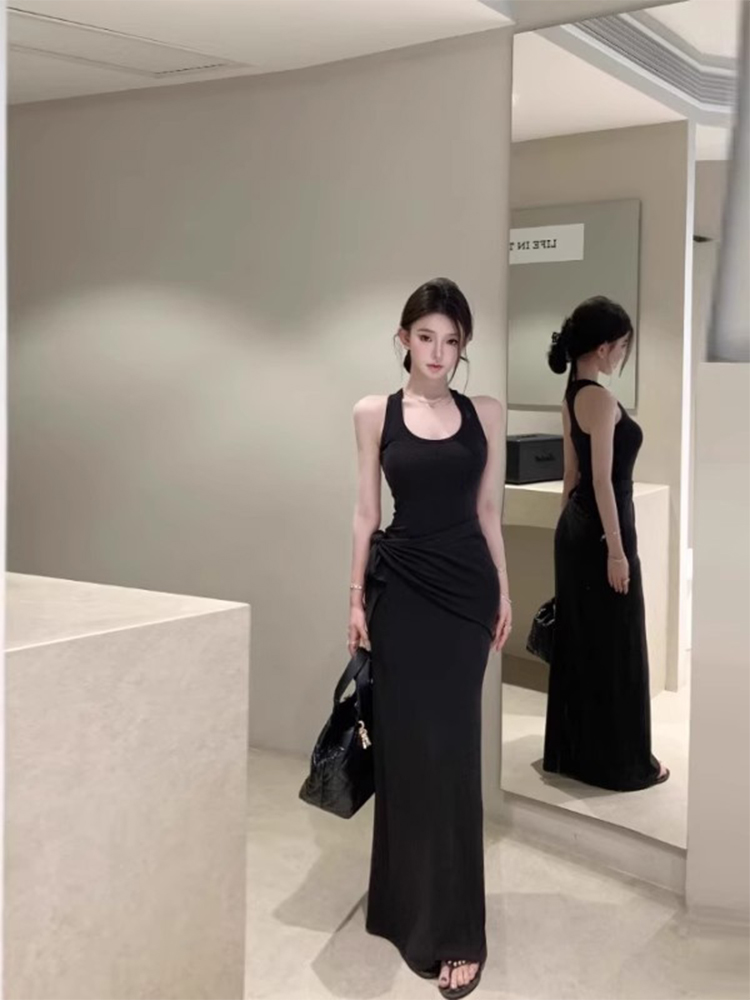 法式黑色无袖挂脖吊带背心连衣裙女夏季高级