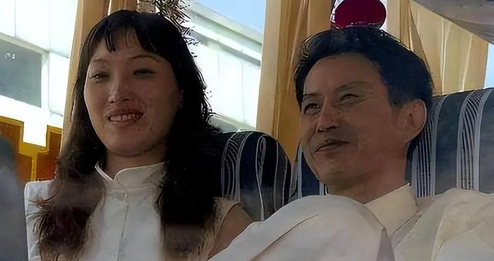 看到陈导现在笑得这么温和，谁敢信他当年是