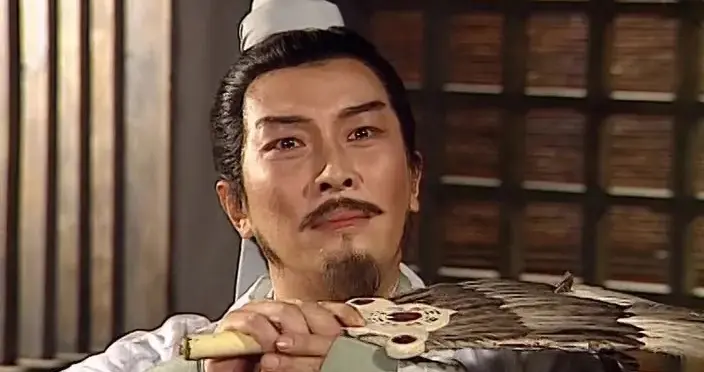 草船借箭时，曹操为何不放火箭？鲁肃：幸好没放，诸葛亮还有后手