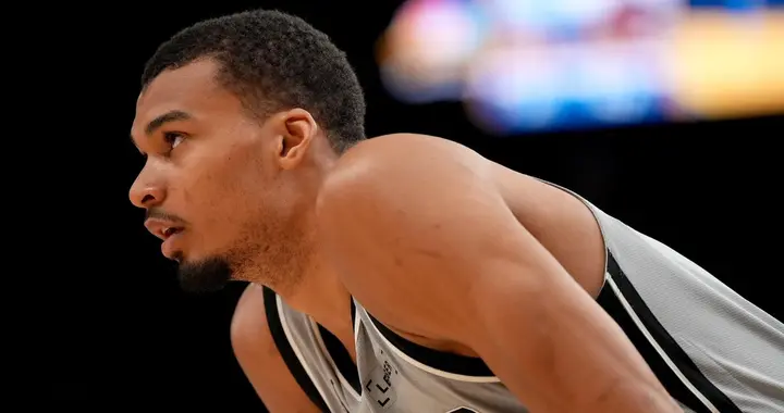 今日看点！文班两场82+34+6帽冲MVP 火箭4连胜功在教练杜兰特冲冠