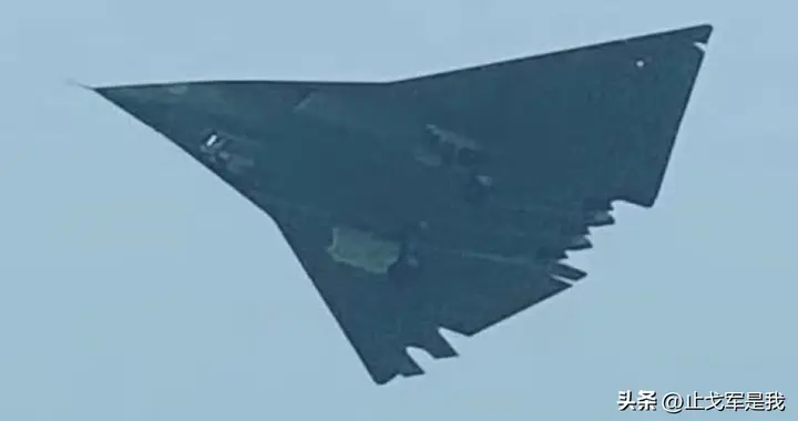 六代机美国靠B-21抢跑，要论纯正六代机我们要先于美国装备部队