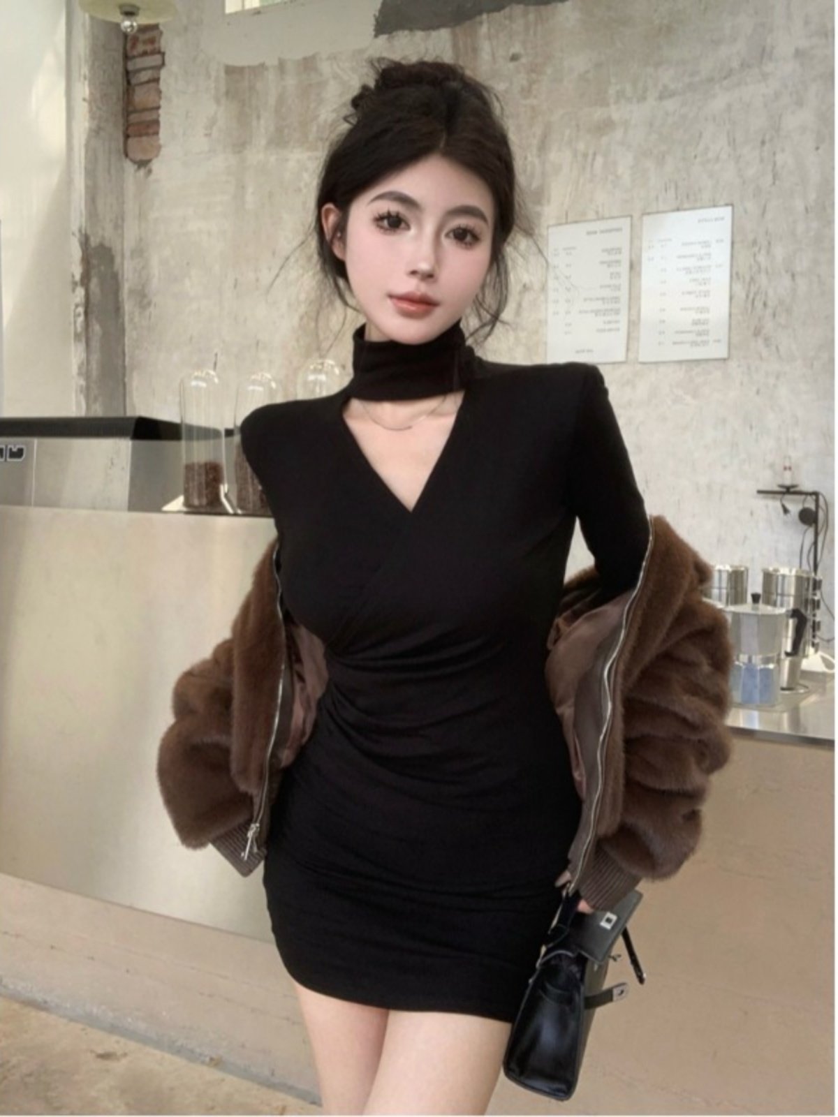 初秋黑色性感V领挂脖连衣裙女