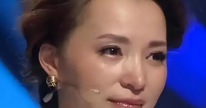 丈夫暴雷后，一纸告别，53岁董卿再迎噩耗，淡出央视原因真相大白