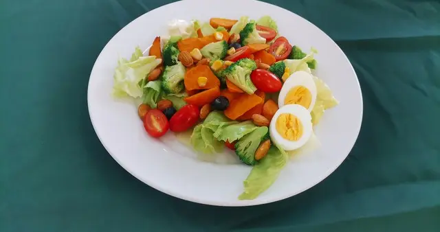 血糖高的糖尿病人，这6类食物要拉黑，否则血糖会失控