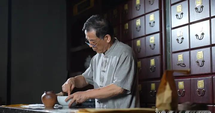 中医骨科张喜海：腰椎间盘突出，止痛药别乱吃，这样做可免动刀子