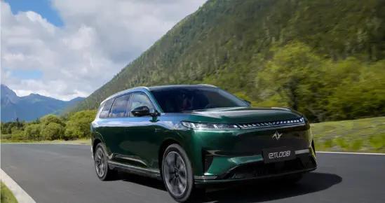 东风奕派eπ008真三排6座SUV，至高综合补贴5万，全家出行好帮手