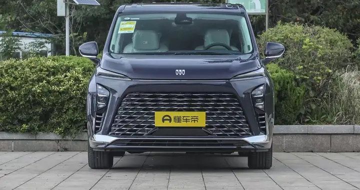 别克GL8：MPV市场常青树，大师级底盘调校＋1700MPa的超高强度钢