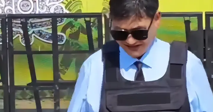 举报风蔓延到朱之文身上，一个月掉十几场演出，黑粉追着他举报