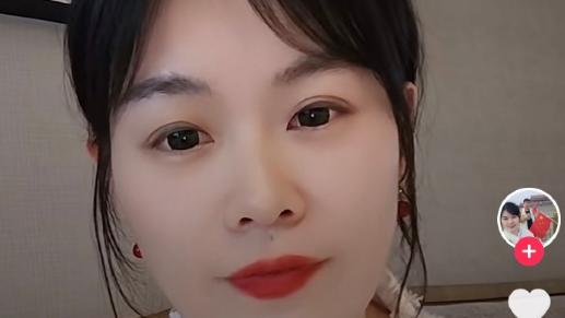 总在茶余后：AI写作年赚200万夫妻的账