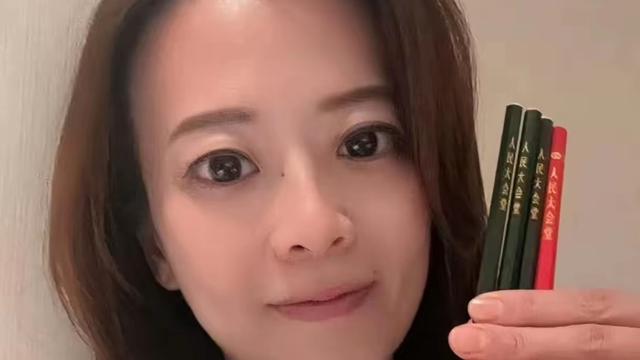 浪雨：确实羡慕不来。国民党发言人江怡臻炫
