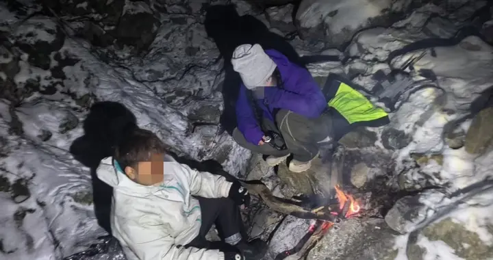 重庆驴友雪夜迷路深山，用地图软件“一键呼救”，多方跋涉6小时成功营救！