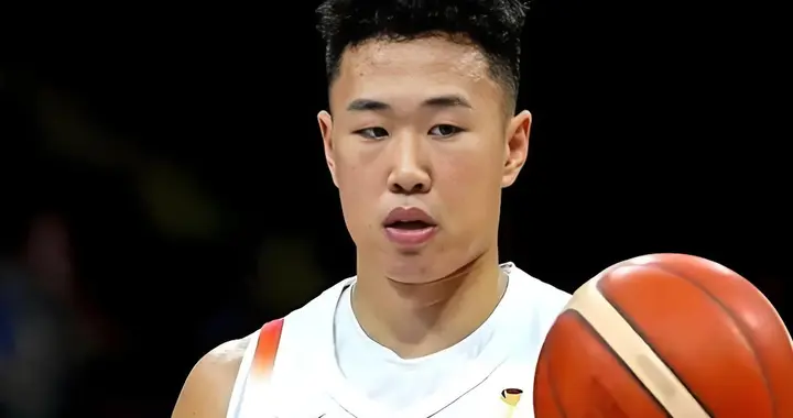 中国男篮受女排，女足精神影响，热身赛大胜喀麦隆34分