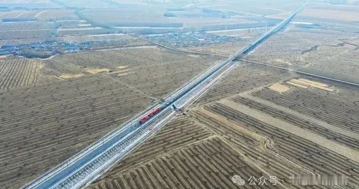 全线铺轨贯通！哈伊高铁有望明年开通