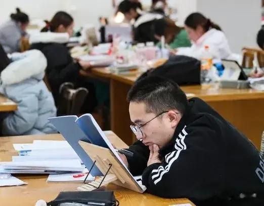内卷只是在透支民众的潜力，没有什么好炫耀的