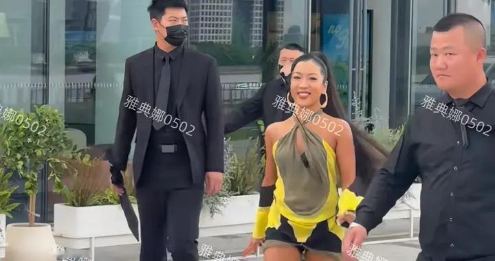 长了一张高个脸的吉克隽逸一直以为她有1米7，其实很矮1米6都没有
