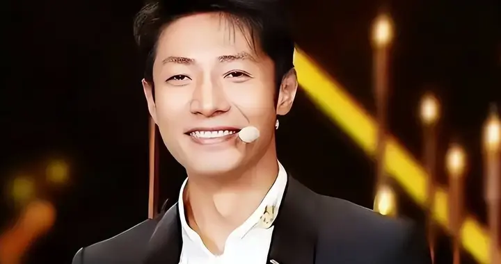 赚多有啥用？撒贝宁近况曝光，母亲去世妹妹未婚，父亲成最大遗憾