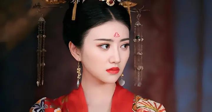 她是李世民唯一的姑姑，侄孙女嫁给李治，历经三朝八帝