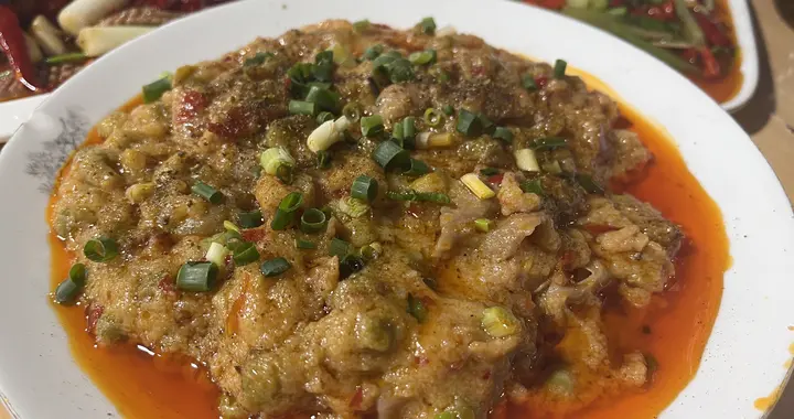 一个“鲊”的古法烹饪技巧，让四川人把肥肠做出了欲罢不能的味道