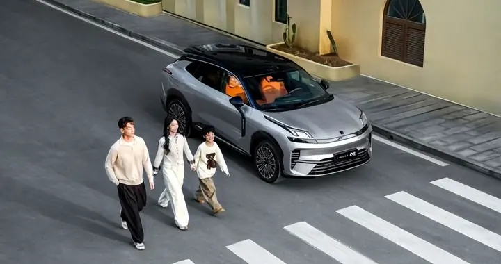 领克08连续四个月销冠，极光套装再塑标杆