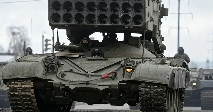 战场屠夫！TOS-1A日炙喷火坦克，一次齐射24枚温压火箭弹