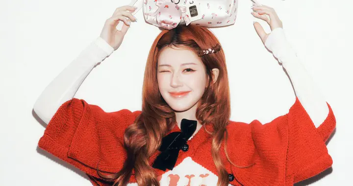 赵露思 红调针织好复古