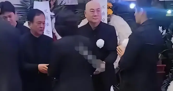 73岁迟重瑞送别妻子！憔悴哀伤瘦了好多，长子的举动打破世俗猜忌