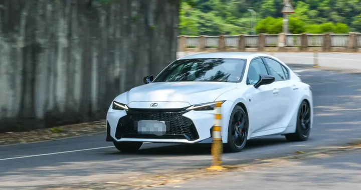 同级唯一后驱油电！雷克萨斯IS才是真正的弯道快乐车