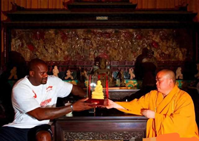 NBA巨星奥尼尔拜访少林寺时问释你是佛20250729164257